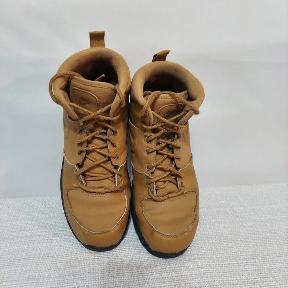 Big Kid's Nike Manoa LTR Wheat/Black (BQ5372 700) Youth 7Y/ Women 8‎